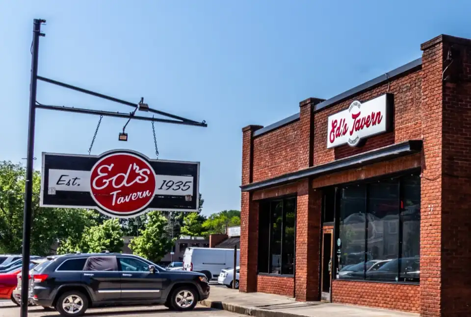 Ed's Tavern Dilworth, Dilworth, Charlotte, happy hour venue