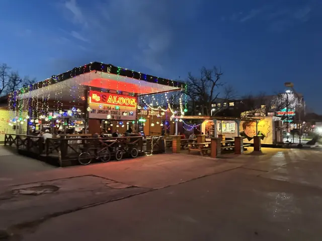 Barton Springs Saloon, South Lamar, Austin, happy hour venue