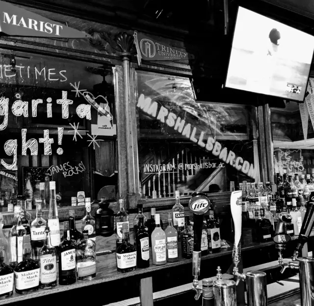 Marshall's Bar & Grille, West End, Washington, happy hour venue
