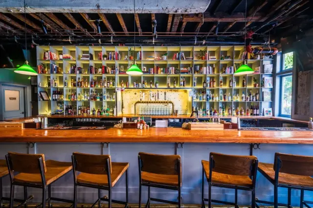 Present Company Public House, Mt Vernon Square, Washington, happy hour venue