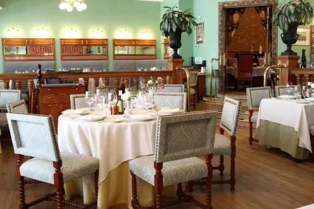 Taberna del Alabardero, Downtown, Washington, happy hour venue