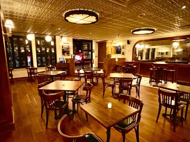 Vin Sur Vingt Wine Bar - DC, Logan Circle, Washington, happy hour venue