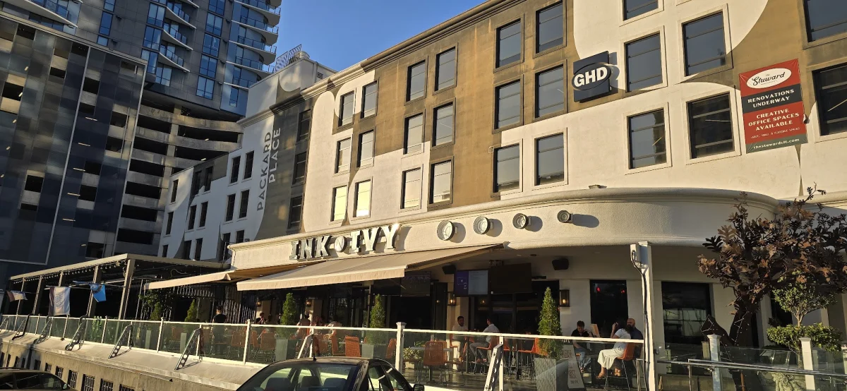 Artistic Bar