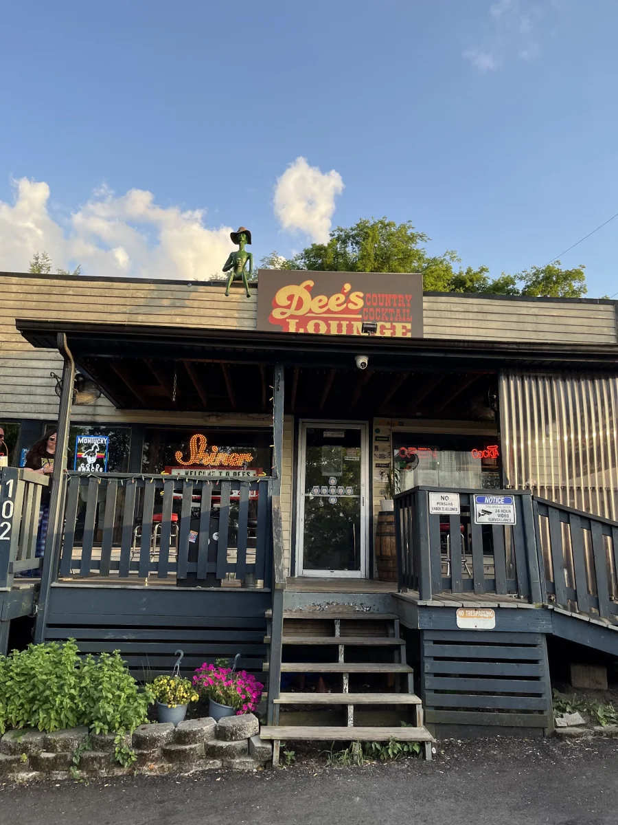 Dee's Country Cocktail Lounge, Madison, Madison, happy hour venue