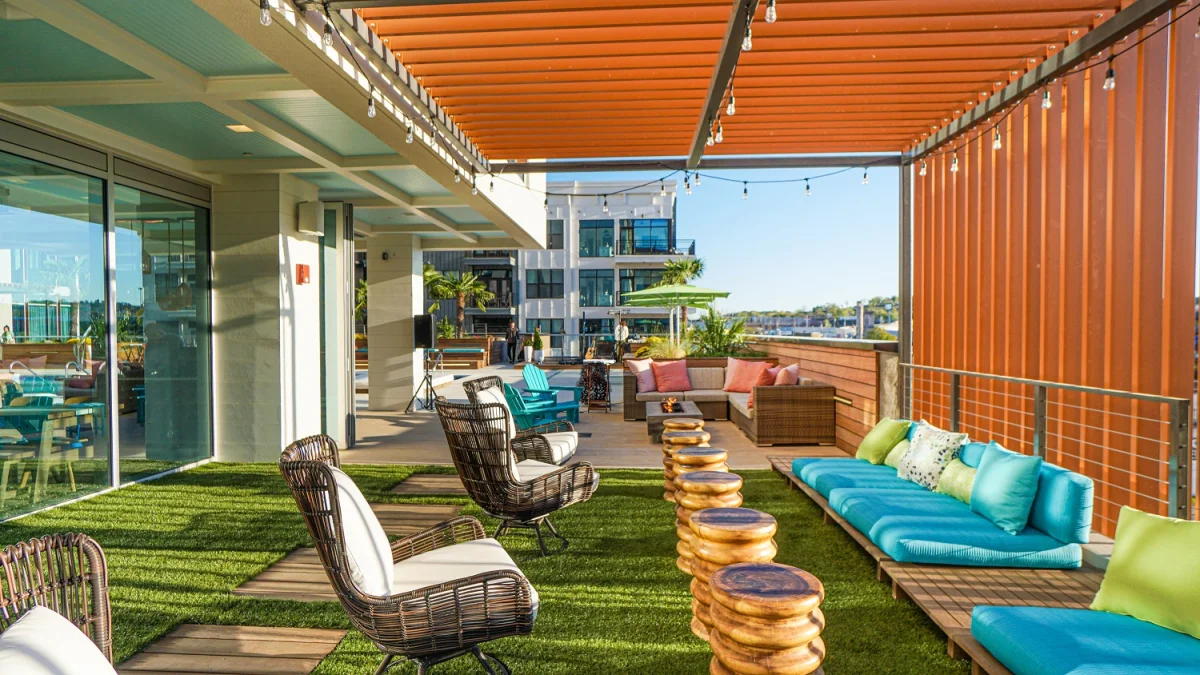 Sun Deck Ambiance