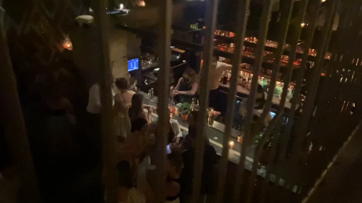Two-Level Bar