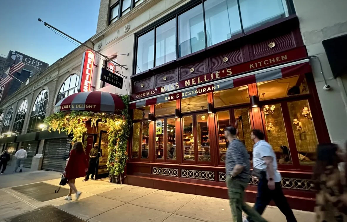 Miss Nellie's, Hell's Kitchen, New York, happy hour venue