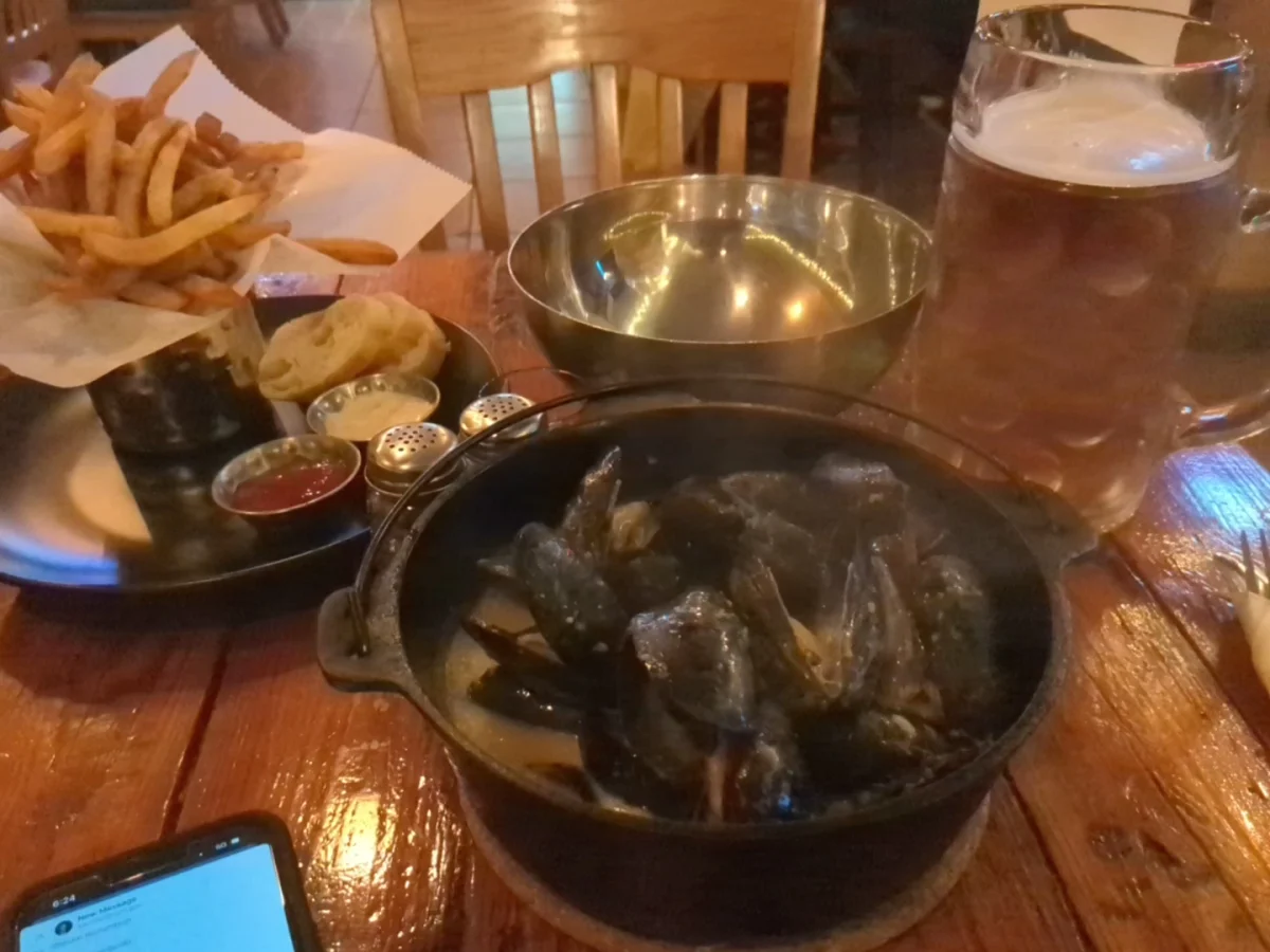 Large Mussel Pot